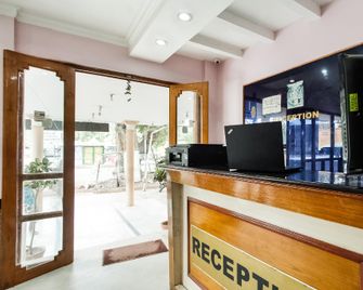 Hotel O Sree Saravanan Bhavan - Mettupalayam - Front desk