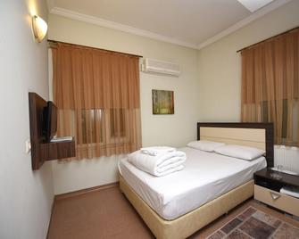 Zeybek Hotel - Edremit - Bedroom