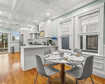3-bedroom apartment in charming Boston/ Near Train - Boston - Ruokailuhuone