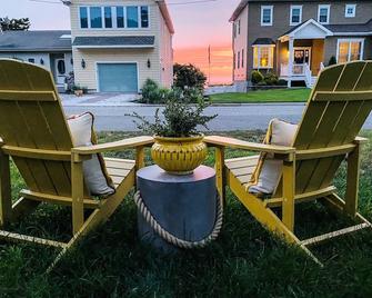 Salt-Kissed Cottage Escape - Sweet Seascape Beach Cottage Bliss! - Villas - Patio