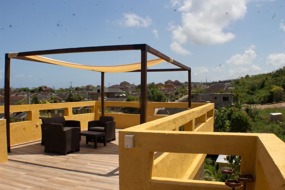 ذا فيستا إن - فالماوث (جامايكا) - شرفة