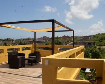 The Vista Inn - פאלמאות' (ג'מייקה) - מרפסת