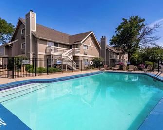 Sleepover: Spacious 1bd/1ba - Downtown Wichita - Wichita - Pool