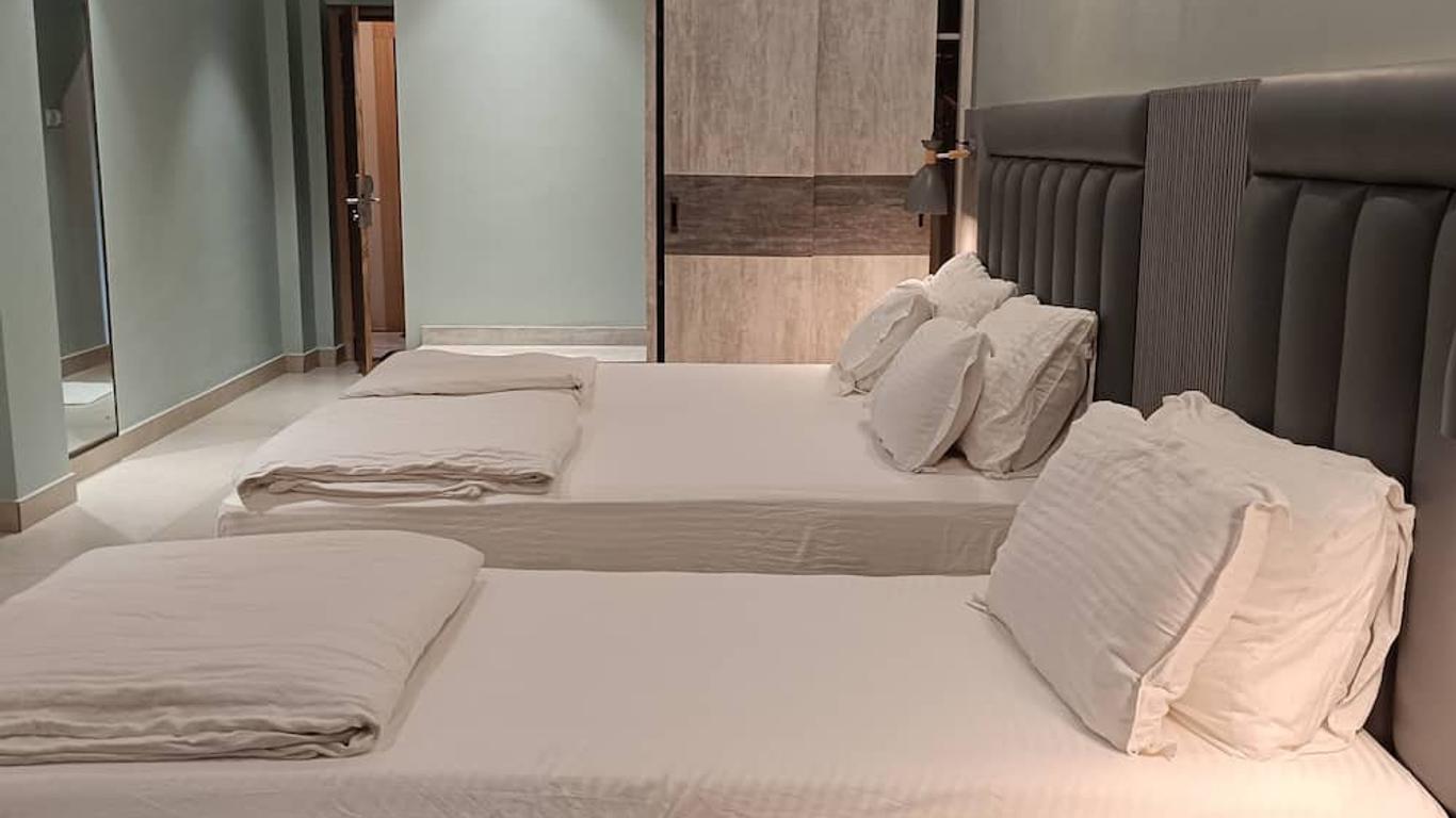Hotel Lee Garden Near to Blue Flag Beach 500 Mtrs