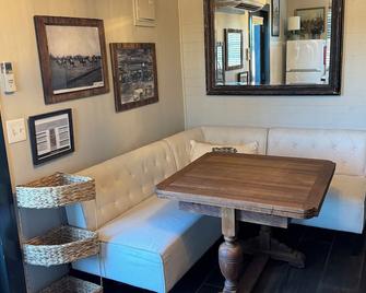 Camden Carriage House - Camden - Їдальня