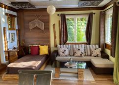 Mouggae Blues Villas - Beau Vallon - Wohnzimmer