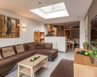 Renovated City Apartment - Kortrijk - Huiskamer