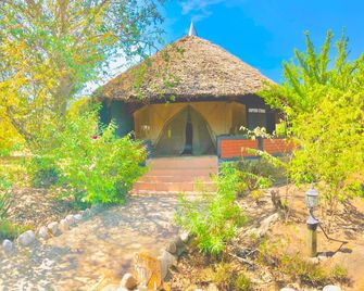 Explore mara camp - Ololaimutiek