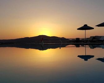 Maryo Village - Naousa - Piscina