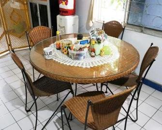 Yani Homestay - Padang - Dining room