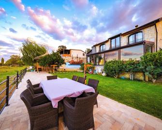 Villa Atroa - Orhangazi - Innenhof