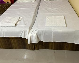 Hotel Shivam - Bodhgaya - Schlafzimmer