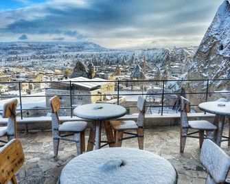 Mithra Cave Cappadocia - Göreme - Balkon
