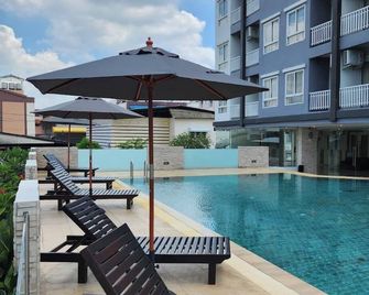Leenova Hotel - Bangkok - Pool