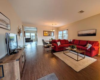 Cozy Casa on cul-de-sac corner lot, heated spa, bring your fur baby! - Oro Valley - Wohnzimmer