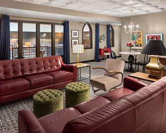The Highlander Hotel - Iowa City - Lounge