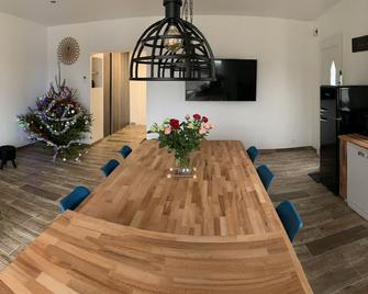 Belle Villa 2h private relaxation area included in nightly rate - Beauchamps - Comedor