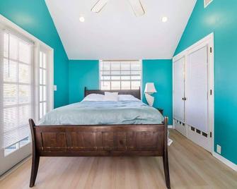 Coastal 2br Condo With Direct Beach Access - Melbourne Beach - Bedroom