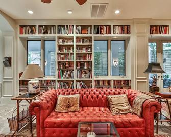 Elegant French Patio Home with Private Pool - Houston - Oleskelutila