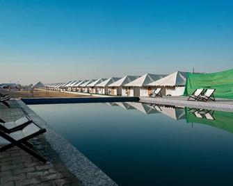 Mehar Adventure Safari Camp - Sām - Zwembad