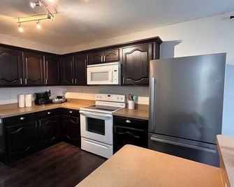 5-bedroom , 2 king beds , Media Room villa in charming Greenville - Greenville - Kuchyň