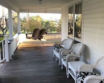 Cozy country house 30 minutes from Marywood University - Honesdale - Patio