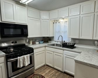 Spacious&cozy 3br/Free Wifi/1.4 Miles From Dt - Cleburne - Køkken