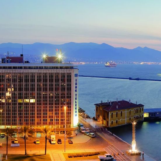 Building view of Mövenpick Hotel Izmir