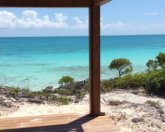 Beachfront - Incredible View- Beach Steps Away, Family And Pet Friendly - Rocker's - Vista del exterior
