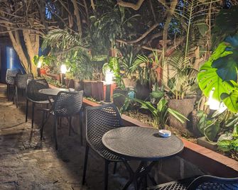 Hotel Restaurant Shangai - Antananarivo - Patio