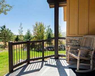Luxury Townhome, Theater & Family Room, Hot Tub! 2 Masters - Kamas - Balcony