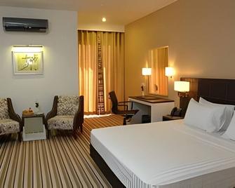 West Inn Hotel Faisalabad - Faisalābād - Bedroom