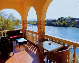 Sanapiro Hotel - Kutaisi - Balcón