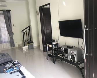2 bedroom house for rent - Mataram - Living room