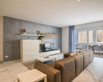 Unique Villa Apartment with private pool and Sea Views - The Sea-Bank - Marsaskala - Living room
