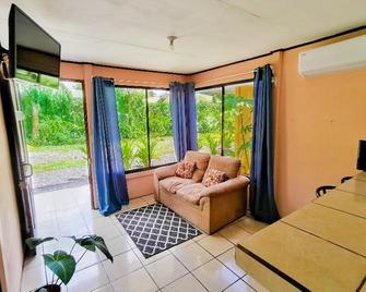 La Palmera Real - La Fortuna - Living room