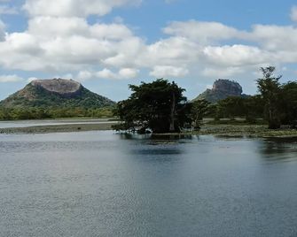 Sigiriya Rock Gate Resort - Sigiriya