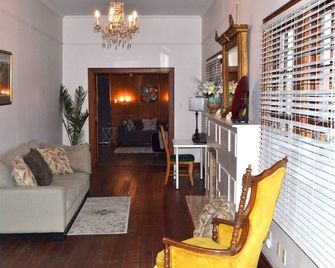 Walk to Downtown Scene - Lafayette - Living room