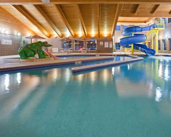 AmericInn by Wyndham Wetmore Munising - Wetmore - Pool
