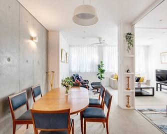 New York Warehouse Style in a modern Passive House - Sídney - Comedor