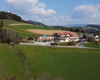 Wohlfühl Hotel Wiesenhof - Grafendorf bei Hartberg - Vista del exterior