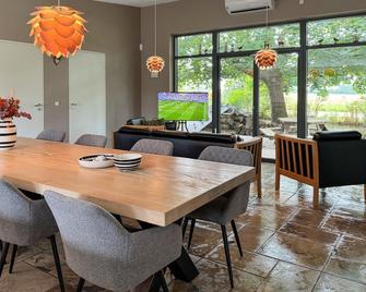 2 Bedroom Pet Friendly Home In Præstø - Præstø - Dining room