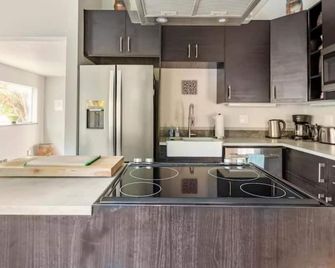 Earthworks Art House, Forest Retreat Near Ocean Trails - Yachats - Cocina