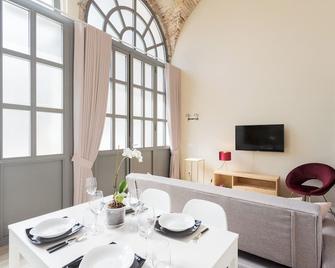 Romantic Escape city centre with Jacuzzi & Parking by Rent All Como - Como - Comedor