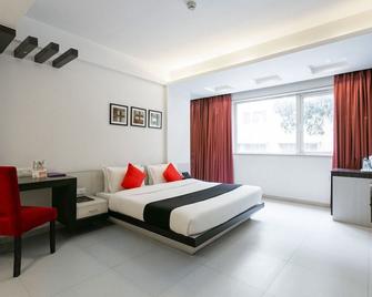 Capital O 45587 The Roa Hotel - Mumbai