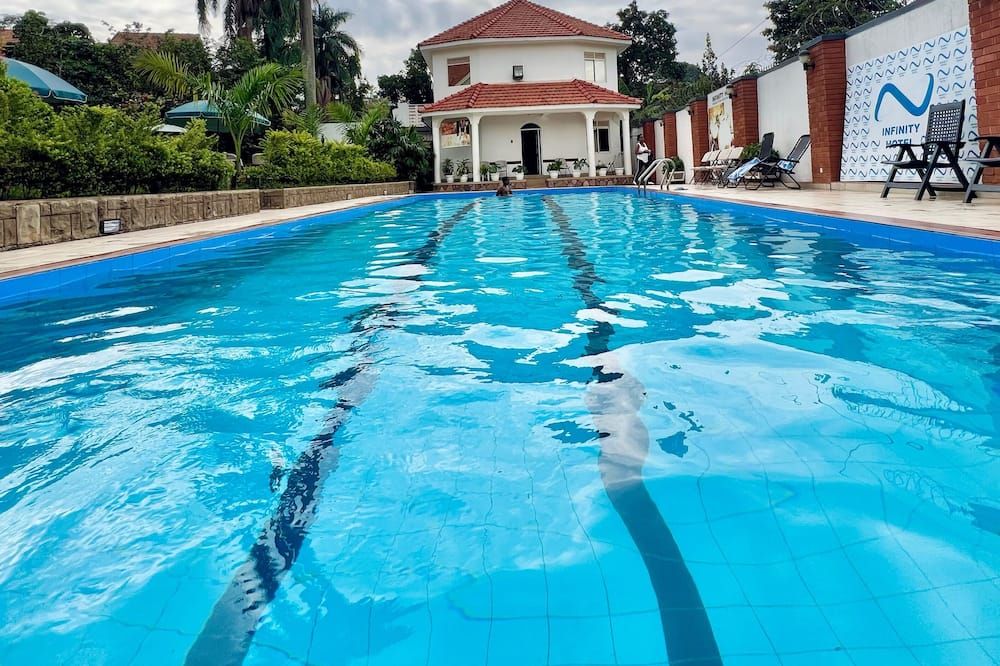 إنفينيتي هوتل كامبالا - كامبالا - حوض السباحة