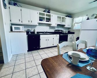 Delta Duplex in amazing Cullman; AC, WiFi, near restaurants & shops - Cullman - Küche