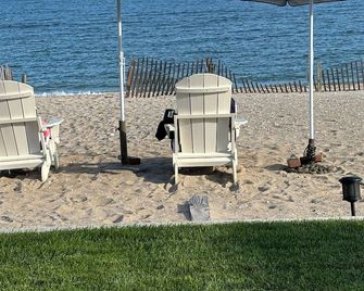 Charming 1 bedroom cottage with water view, beach access, WiFi & AC in Fairfield - Fairfield - Пляж