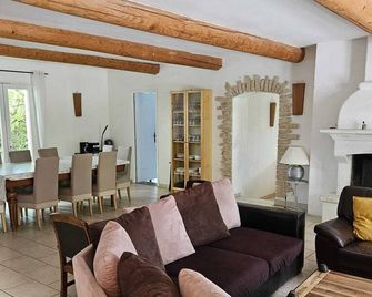 Charming house in Pertuis - Heated swimming pool, billiards, boules pitch - Pertuis - Pokój dzienny