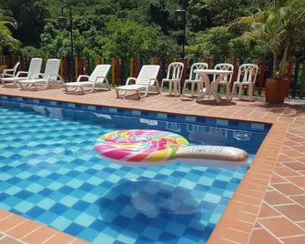 Hotel Campestre Villa Lucila - San Gil - Piscina
